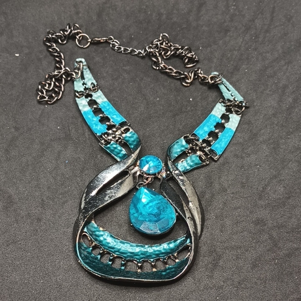 Elegant Blue and Silver Necklace